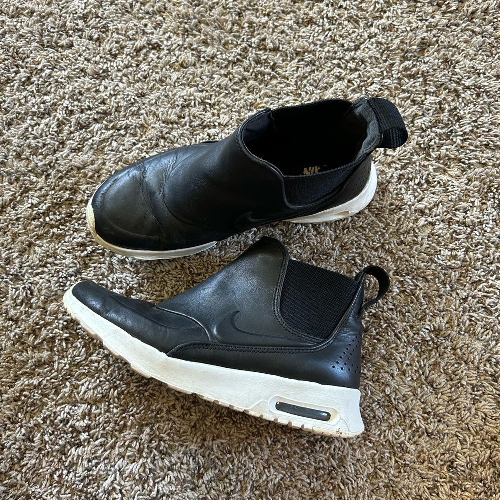 Nike Black and White Athletic Shoes with Sleek Design